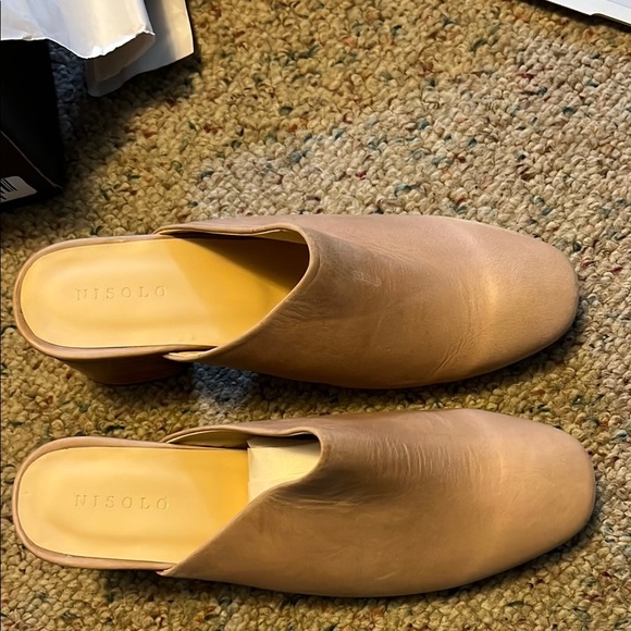 Nisolo Tan Leather Mules Comfortable Slip-On Design - Picture 3 of 5